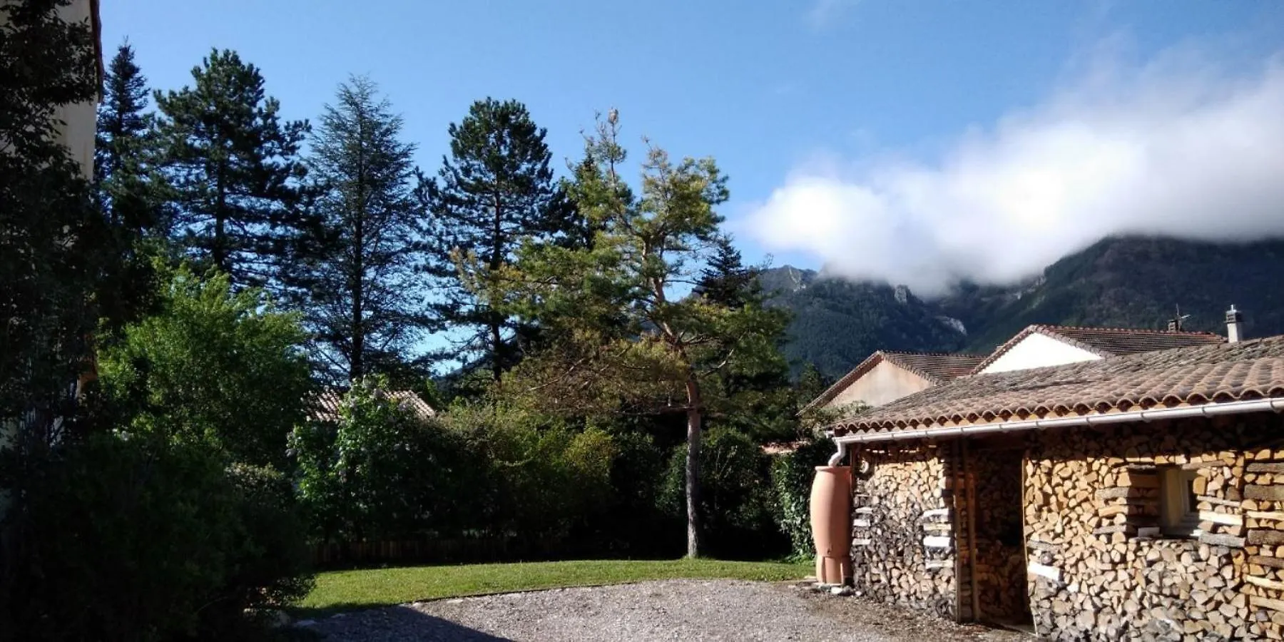 Le Second Souffle: Central Die Guesthouse